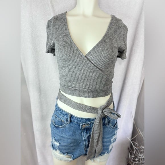 Forever 21 Wrap Top‎ Ribbed Knit Cropped Tie Waist Gray Size L - Picture 1 of 4